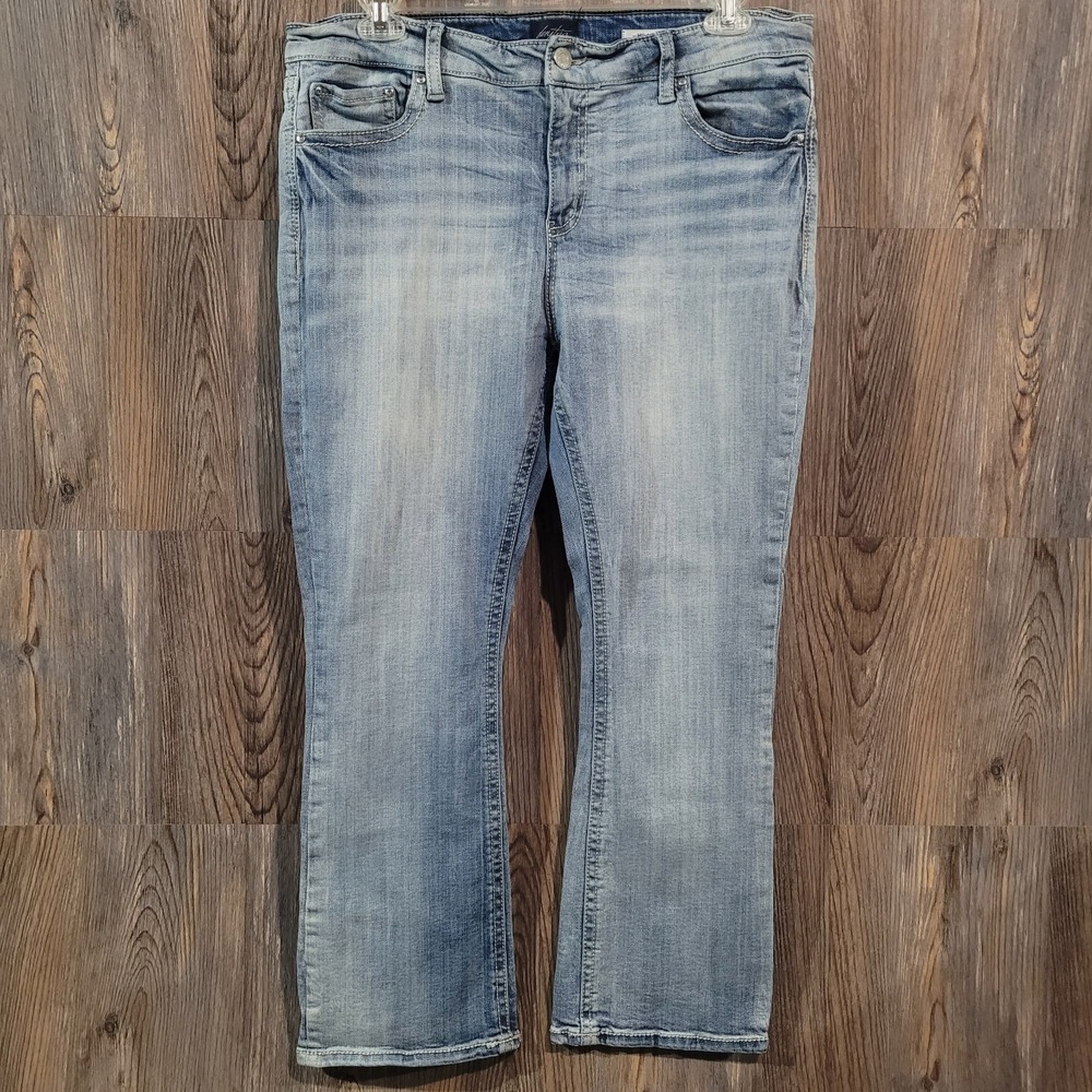 Daytrip Mila Bootcut Jeans Size 34S x 28 Mid Rise Light Wash Stretch